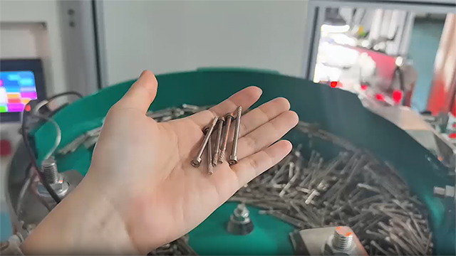 Clasificadora óptica de tornillos